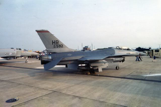 F-16A81-592001.jpg