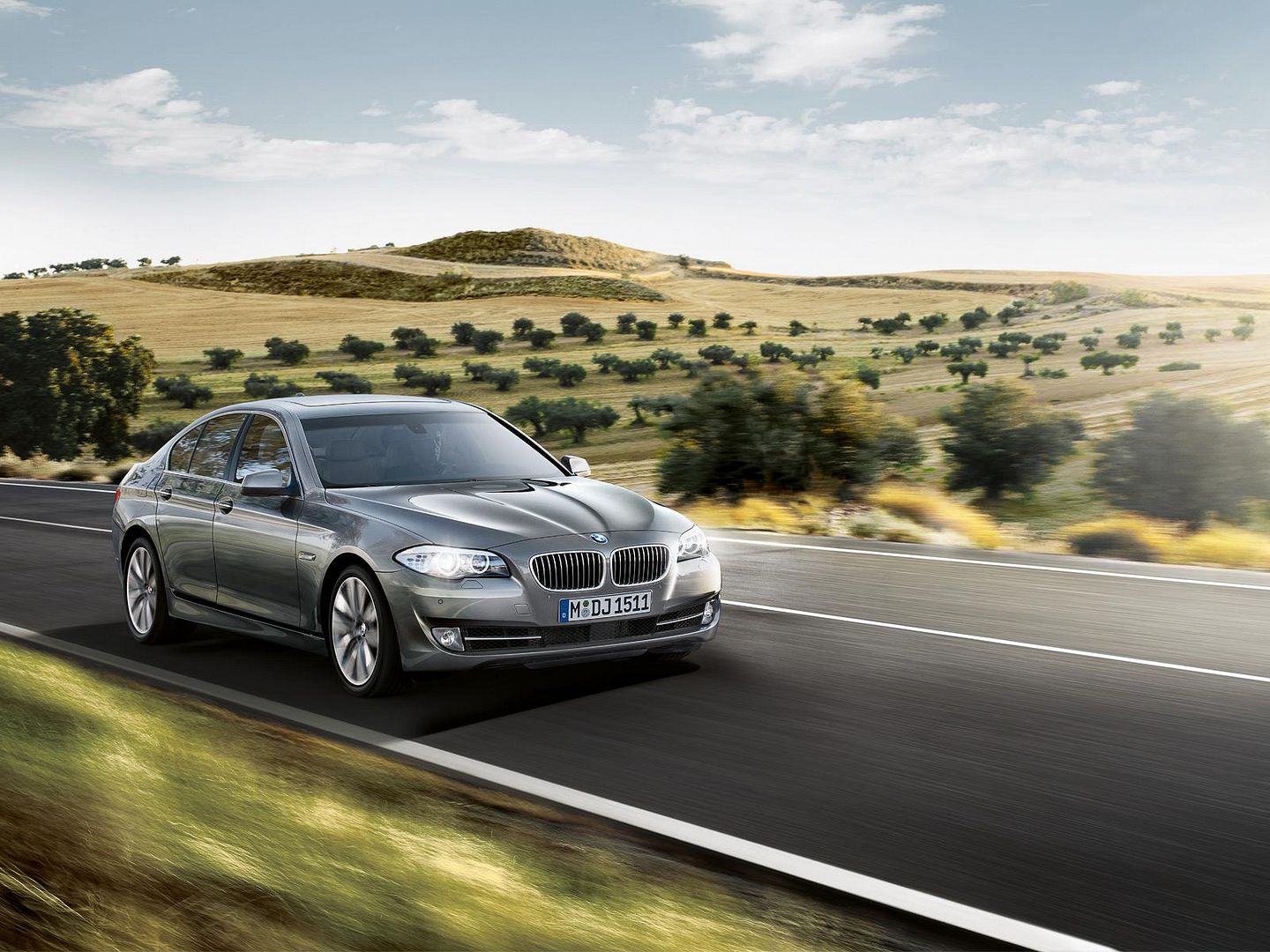 2011_bmw_5-series_01.jpg
