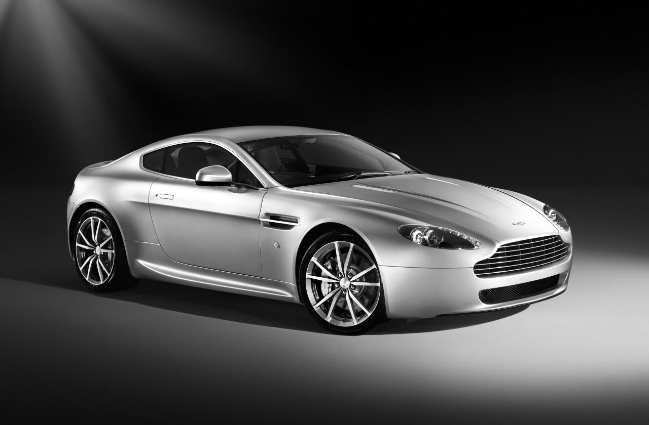 Aston_Martin_V8_Vantage_2010_01.jpg