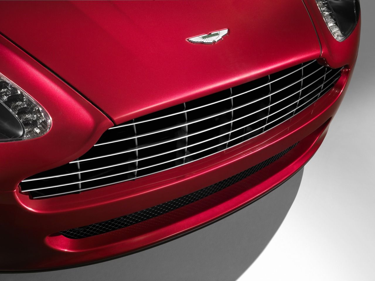Aston_Martin_V8_Vantage_2010_10.jpg