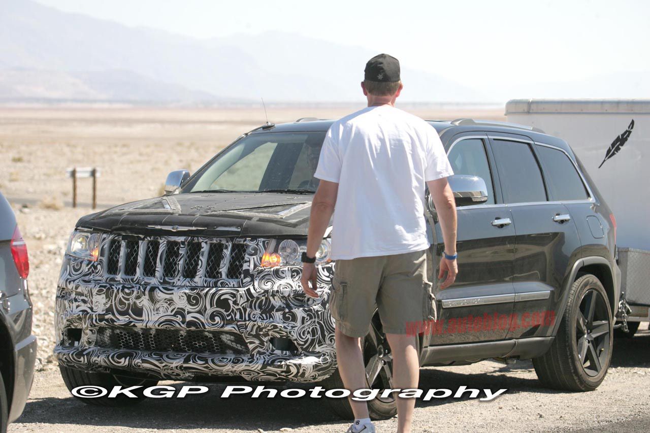 001-spy-shots-jeep-grand-cherokee-srt8.jpg