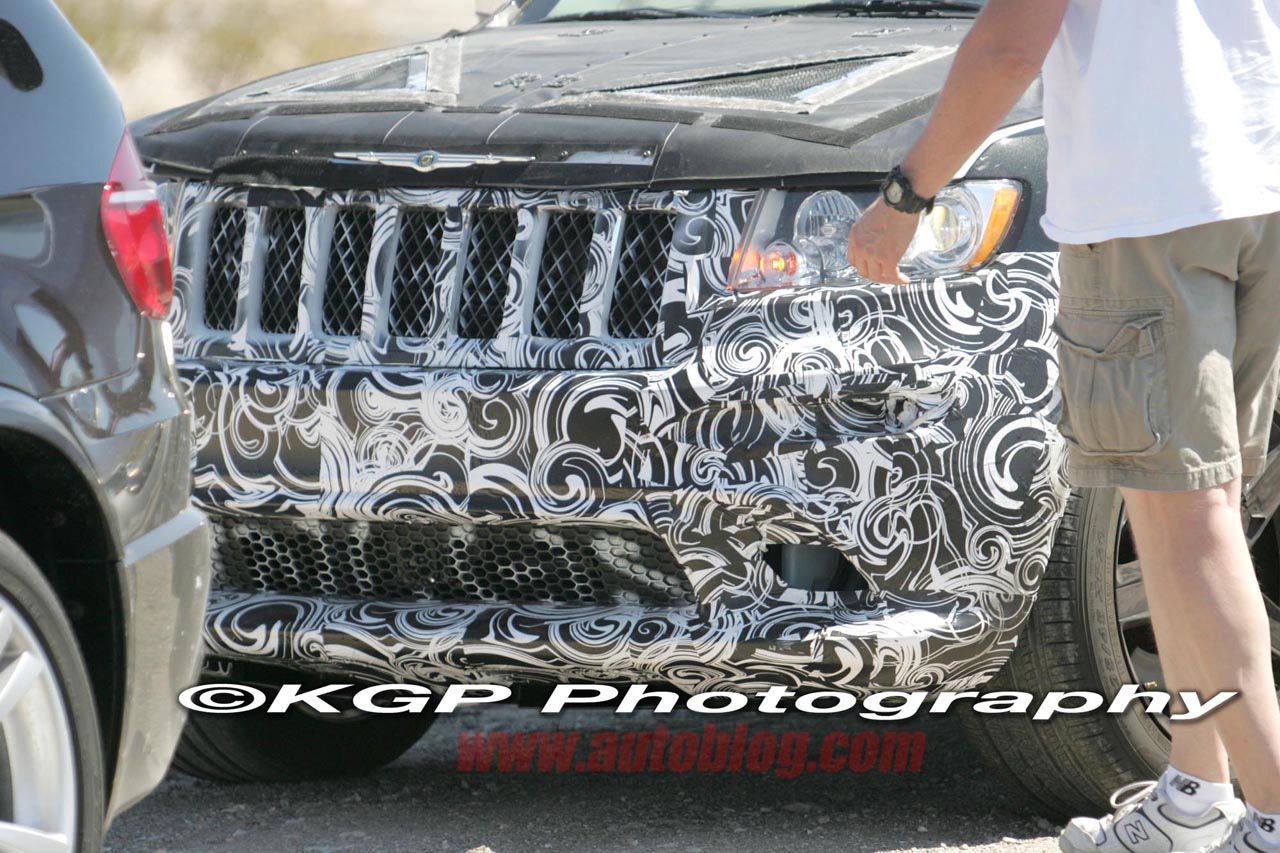 002-spy-shots-jeep-grand-cherokee-srt8.jpg