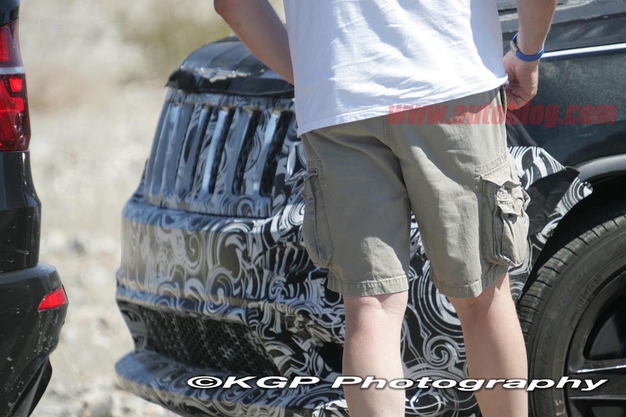 003-spy-shots-jeep-grand-cherokee-srt8.jpg