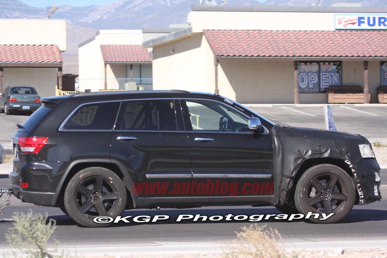 007-spy-shots-jeep-grand-cherokee-srt8.jpg