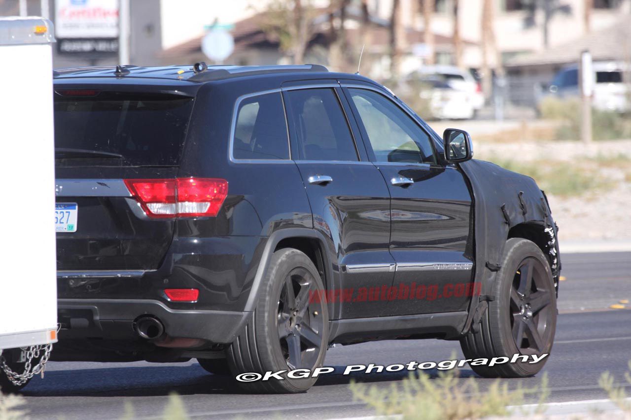 008-spy-shots-jeep-grand-cherokee-srt8.jpg
