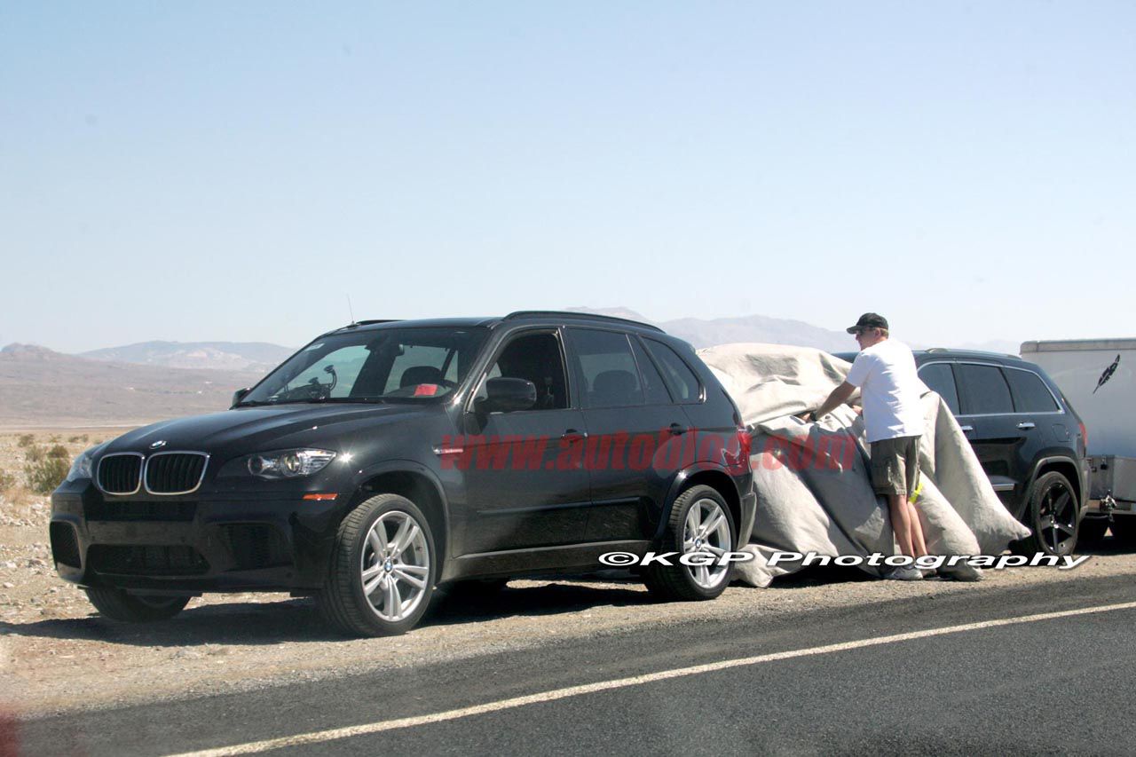 010-spy-shots-jeep-grand-cherokee-srt8.jpg