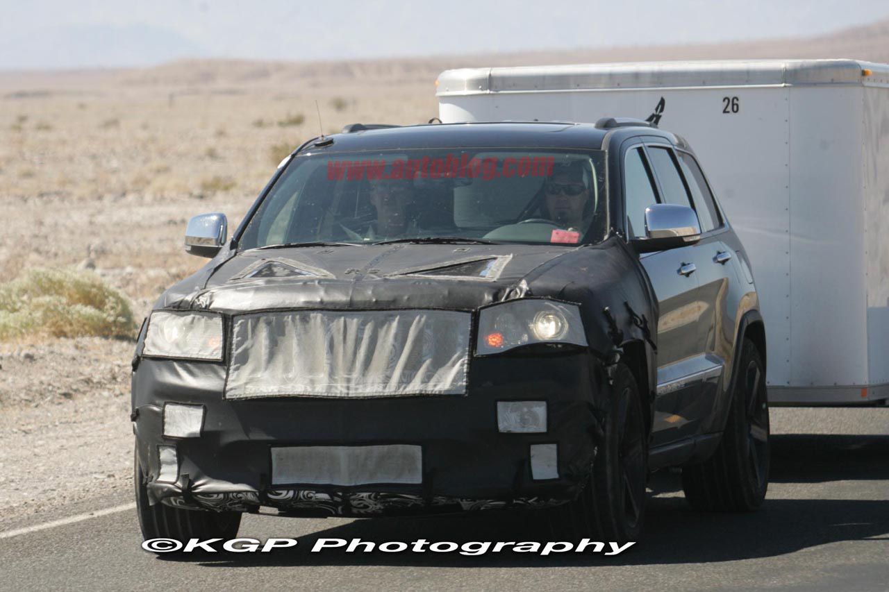 011-spy-shots-jeep-grand-cherokee-srt8.jpg