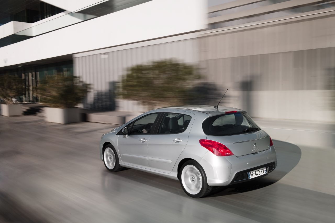 Peugeot_308_facelift_02.jpg