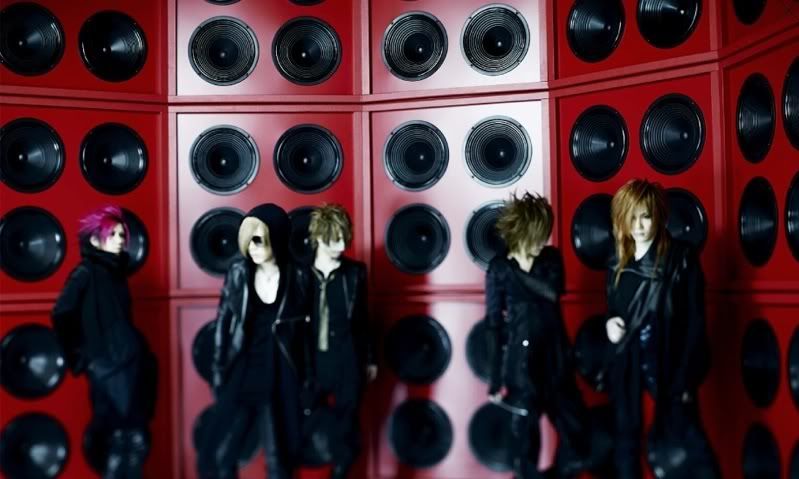 http://i270.photobucket.com/albums/jj120/Luminarix/Visual%20Kei/the_gazette_VORTEX.jpg