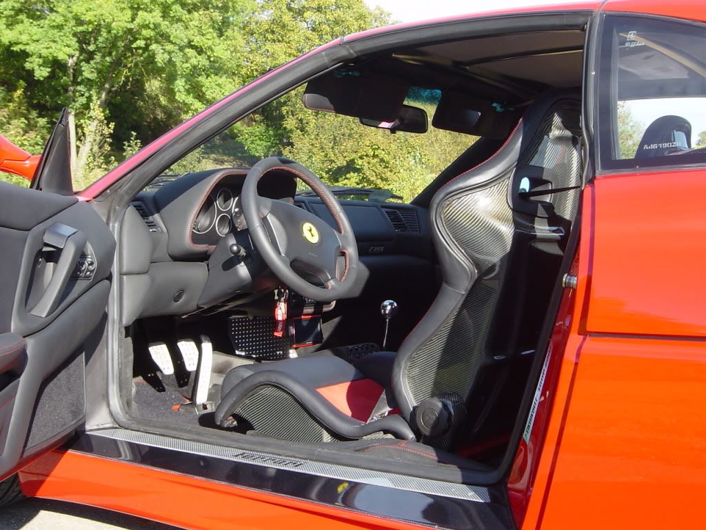 InnenraumlinksFerrari061010027.jpg