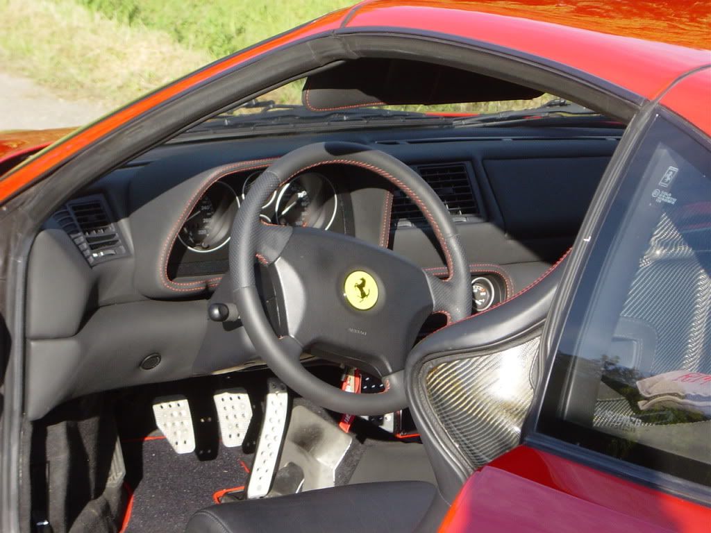 InnenraumlinksFerrari061010029.jpg