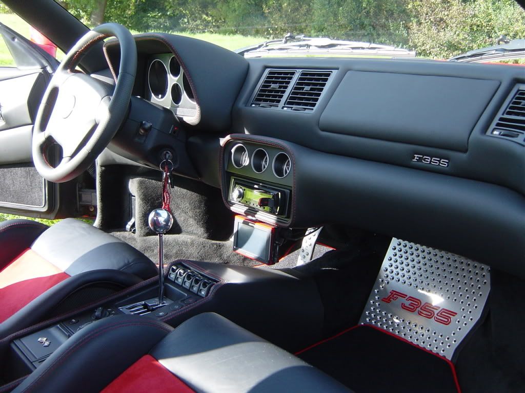 InnenraumrechtsFerrari061010003.jpg