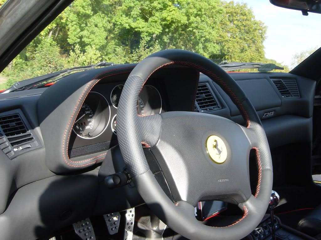 LenkradFerrari061010008.jpg