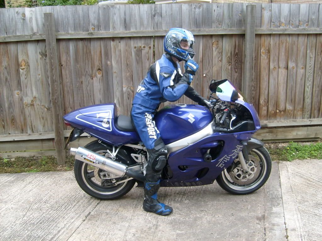 [Image: GiXXeRLeatherz4.jpg]